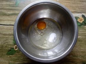 除低筋面粉外，其他原料放进干净的盆里；