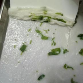 熟了，刮刀分别按着刮刀的长度划一行刮出来