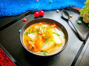 撒上香葱，可以美美的享用了。