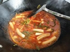 加入适量水煮开