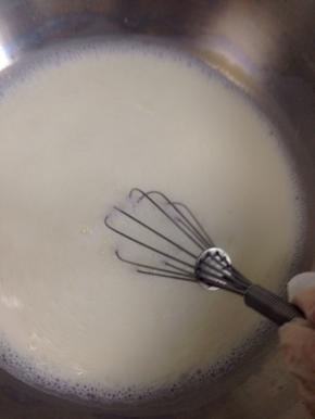 在锅中加热至即将沸腾