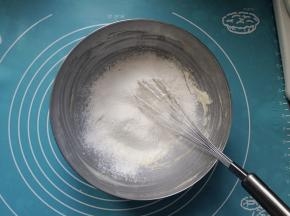 筛入低筋面粉