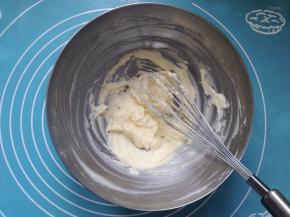 用打蛋器搅拌均匀