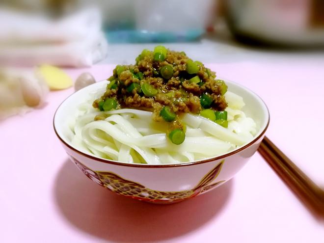 蒜薹牛肉打卤面