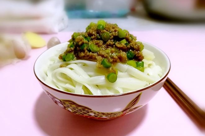 蒜薹牛肉打卤面