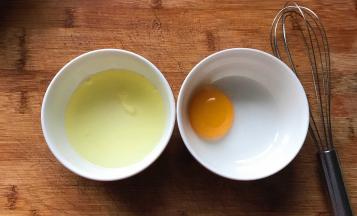 鸡蛋蛋黄蛋白分离后打成蛋液