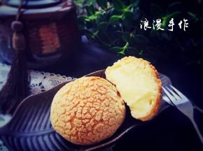 成品2～用裱花嘴直接从泡芙底下挤进卡仕达酱