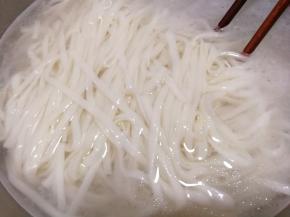 就是的画面，用凉水过一下。