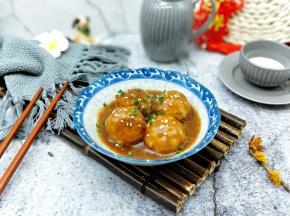 撒上葱花熟芝麻。