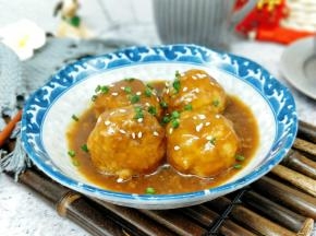 近看，肉丸香，汤汁浓。