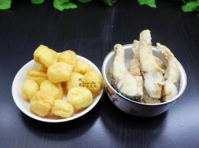 豆参、炸好的鱼块也准备好；