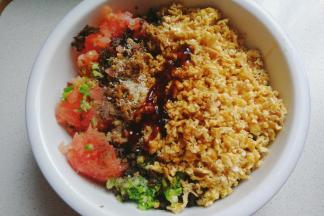 再调入适量食用油，盐，生抽，蚝油，胡椒粉，鸡精搅拌均匀备用