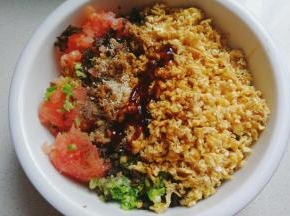 再调入适量食用油，盐，生抽，蚝油，胡椒粉，鸡精搅拌均匀备用