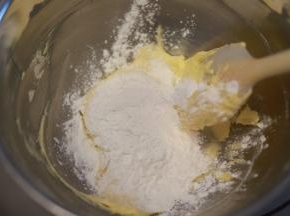 再加入玉米淀粉