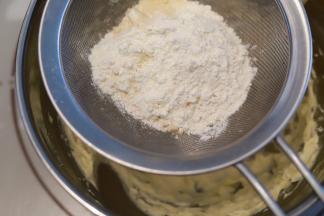 筛入低粉和榴莲粉