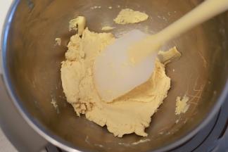 再次用刮刀拌匀