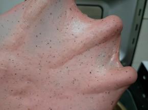 检查可以抻出结实不易破的薄膜即可。