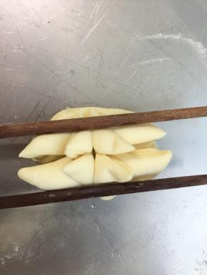 再在两边压一下