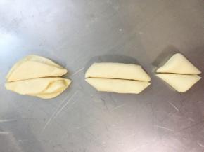 两个面饼相同的地方摆在一起