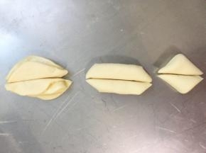两个面饼相同的地方摆在一起