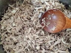 木勺轻压散开
