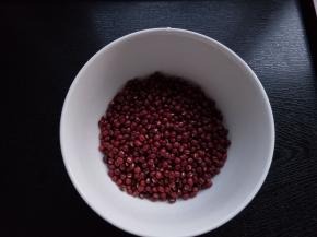 准备上好的红豆。