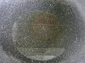 锅内倒油，加热