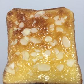 入烤箱200度烤10-12分钟左右，看上色就行。
