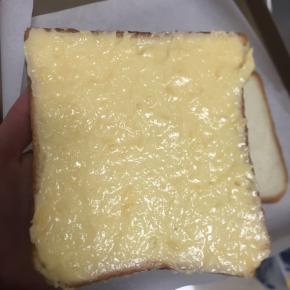 抹上适量的乳酪糊