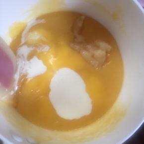 加入淡奶油和蜂蜜