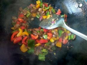 放胡椒粉，鸡精，可以出锅啦！