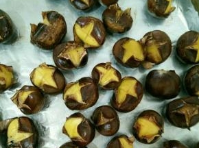 捞出栗子，重新放到烤箱烤20分钟。