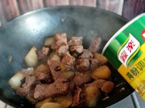 最后加入鸡粉提鲜，出锅。