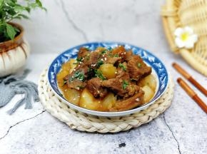 盛出装盘，撒上葱花，熟白芝麻。