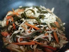 这道菜不要将汤收干，有点汤汁更好吃。