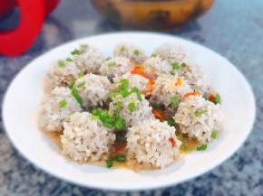 撒上葱花和红辣椒