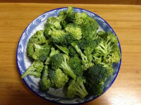 西兰花洗净掰成小朵
