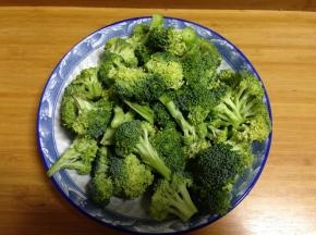 西兰花洗净掰成小朵