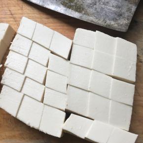 豆腐切小块