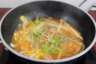 放盐、香菜拌均即可出锅。