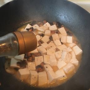 加入少许胡椒粉