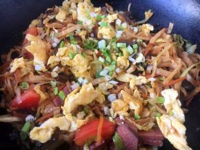 最后撒些小香葱葱花即可。