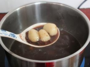 煮好之后，放糖，拌均即可吃。