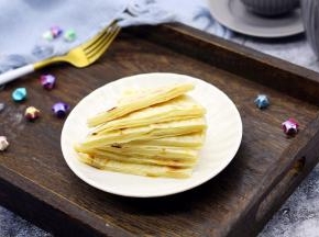 自制大饼1张，自制大饼的方子请参考我的另外一个菜谱烙大饼。