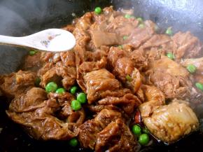 放入少许的盐调味。