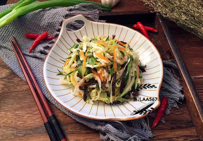 白菜胡萝卜木耳拌黄瓜