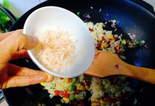 加入虾皮，这个钙质高