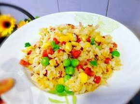 特别诱人的炒饭也做好了，香香哒