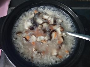 放胡萝卜，大火烧开小火焖一会。