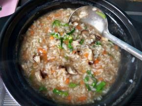 放几滴小麻油，搅拌均匀。